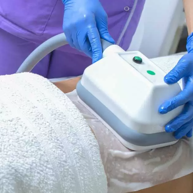 عملية تجميد الدهون للتخلص من الدهون الموضعية